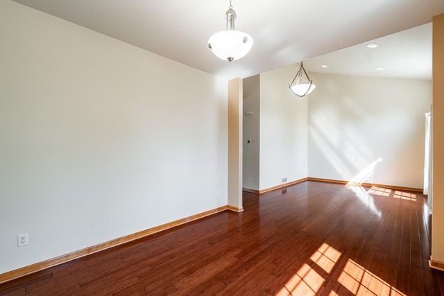 1981 Foxcroft LANE, Waukesha, WI 53189