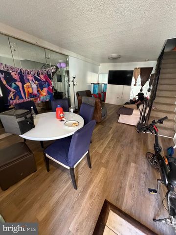 2441 S HUTCHINSON ST, Philadelphia, PA 19148