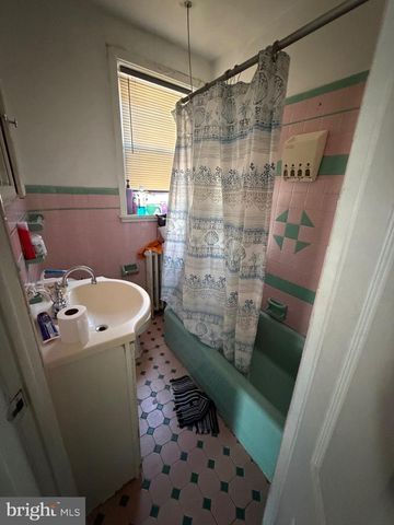 2441 S HUTCHINSON ST, Philadelphia, PA 19148