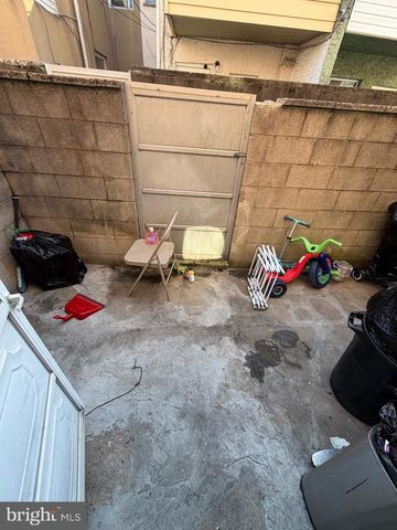 2441 S HUTCHINSON ST, Philadelphia, PA 19148