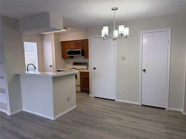 2120 El Paseo Street 3308, Houston, TX 77054