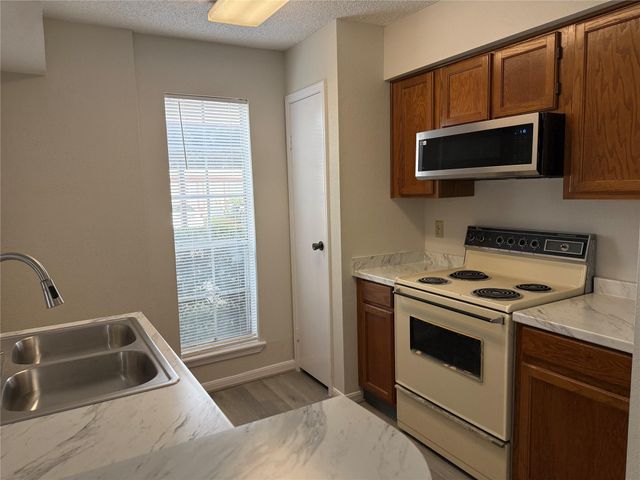 2120 El Paseo Street 3308, Houston, TX 77054