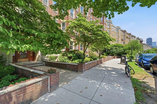 131 Park Drive 44, Boston, MA 02215