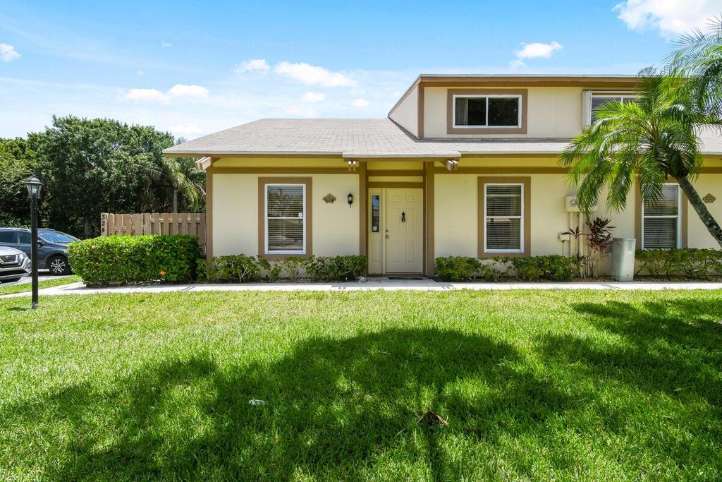 324 MAPLECREST Circle, Jupiter, FL 33458