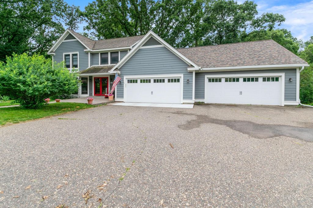 523 Knollwood Drive, Hudson, WI 54016