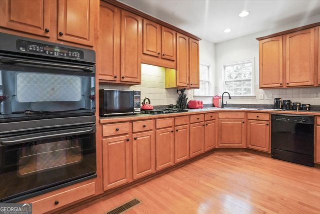 3688 Eagles Beek Circle, Lithonia, GA 30038