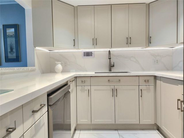 3505 S Ocean Drive 821, Hollywood, FL 33019