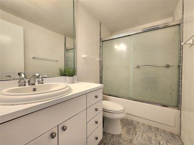 3505 S Ocean Drive 821, Hollywood, FL 33019