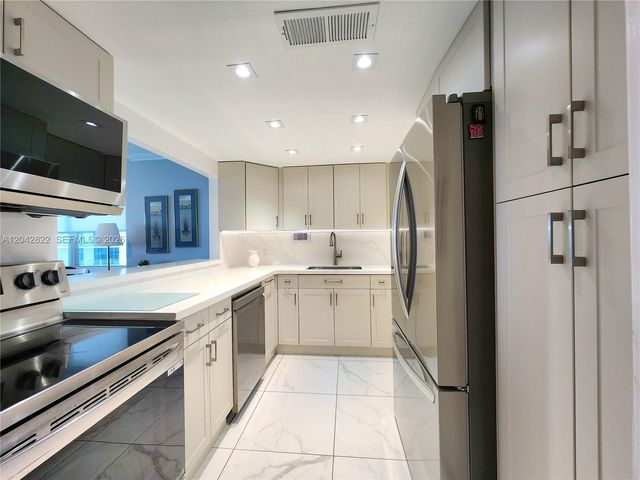 3505 S Ocean Drive 821, Hollywood, FL 33019