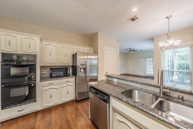 2002 Diamond Oaks Drive, Garland, TX 75044