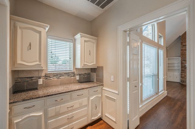 2002 Diamond Oaks Drive, Garland, TX 75044