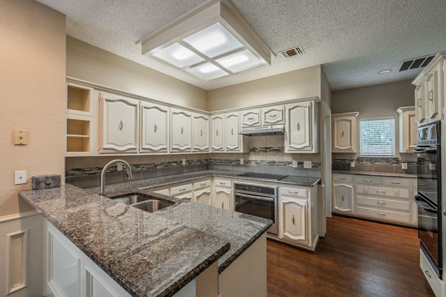 2002 Diamond Oaks Drive, Garland, TX 75044