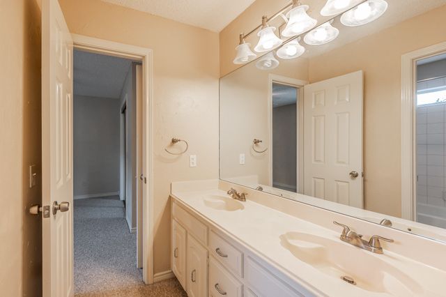 2002 Diamond Oaks Drive, Garland, TX 75044