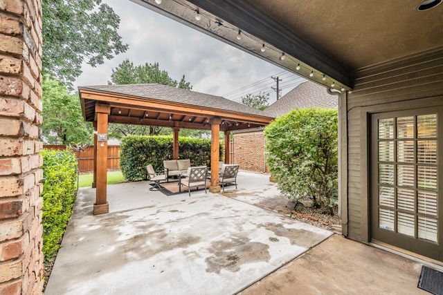 2002 Diamond Oaks Drive, Garland, TX 75044