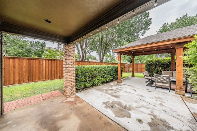 2002 Diamond Oaks Drive, Garland, TX 75044
