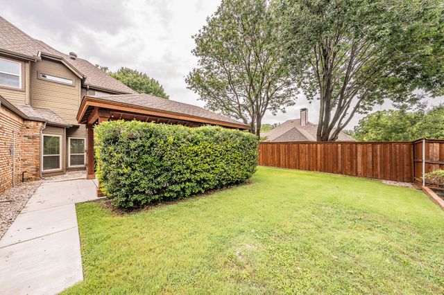 2002 Diamond Oaks Drive, Garland, TX 75044