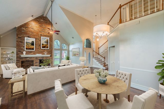2002 Diamond Oaks Drive, Garland, TX 75044