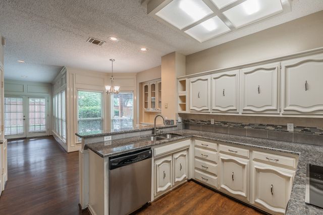 2002 Diamond Oaks Drive, Garland, TX 75044