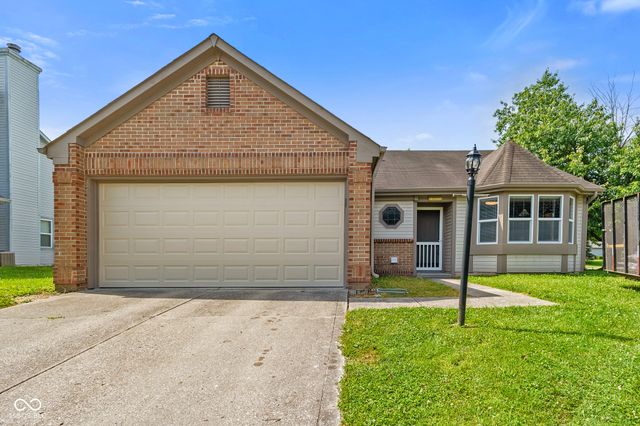 1015 Crimson King Parkway, Mooresville, IN 46158