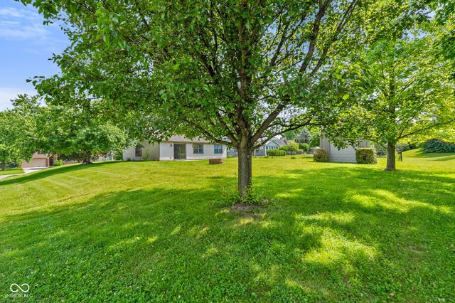 1015 Crimson King Parkway, Mooresville, IN 46158
