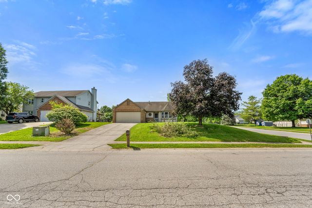 1015 Crimson King Parkway, Mooresville, IN 46158