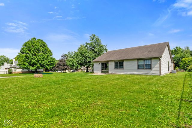 1015 Crimson King Parkway, Mooresville, IN 46158