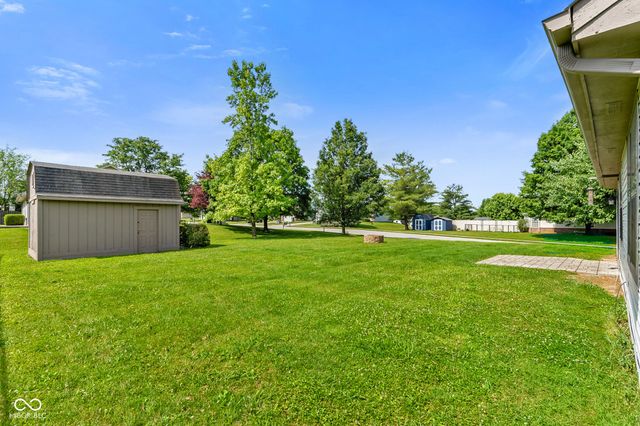 1015 Crimson King Parkway, Mooresville, IN 46158