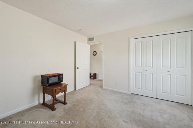 8687 Yellowstone Lane, Lansing, MI 48917