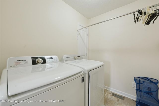 8687 Yellowstone Lane, Lansing, MI 48917