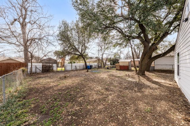 1218 Tarpley Avenue, Dallas, TX 75211