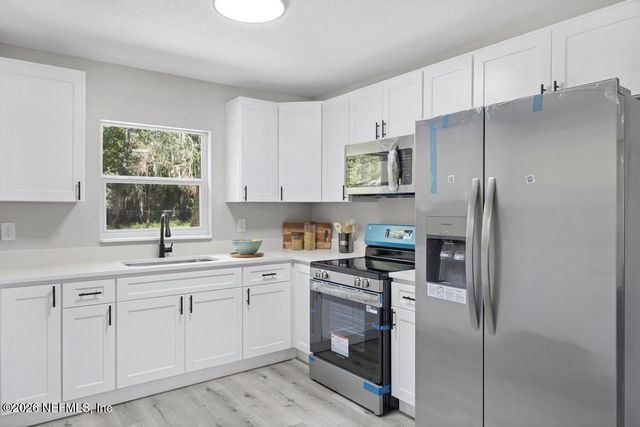 8177 WAXWING Avenue, Jacksonville, FL 32219