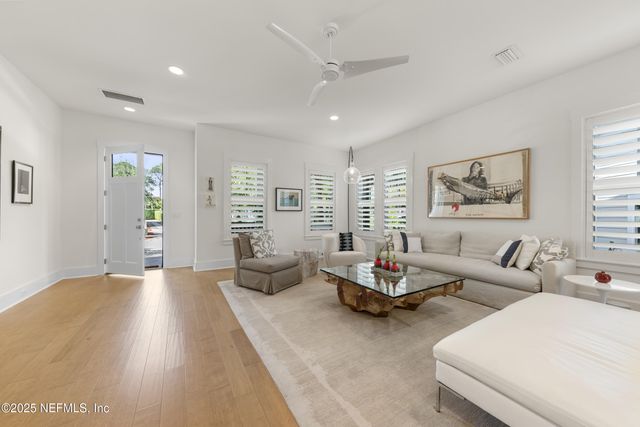 3735 GRASSEY Key, Jacksonville Beach, FL 32250