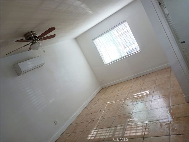 687 Karesh 3, Pomona, CA 91767