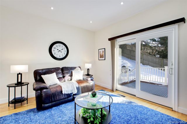 9 Revere Road, Port Washington, NY 11050