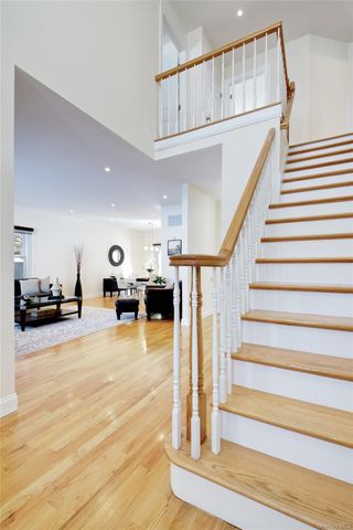 9 Revere Road, Port Washington, NY 11050