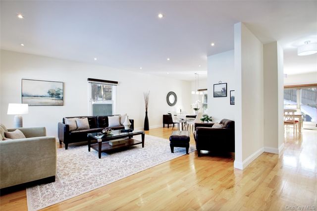 9 Revere Road, Port Washington, NY 11050