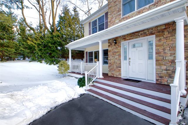 9 Revere Road, Port Washington, NY 11050