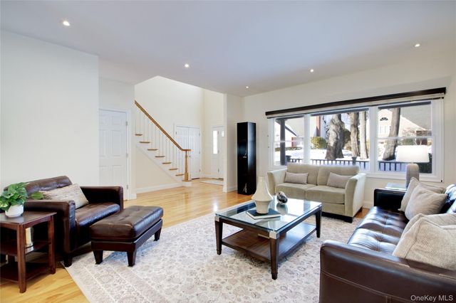 9 Revere Road, Port Washington, NY 11050