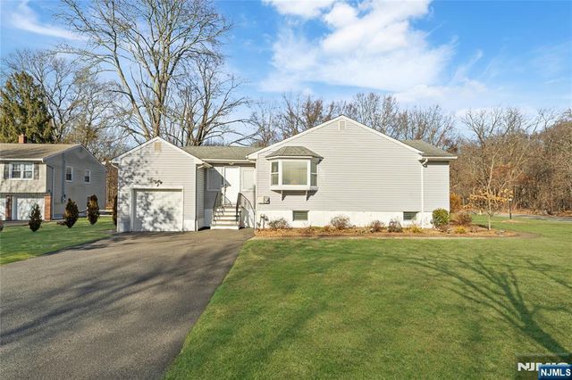 60 White Oak Road, Par-troy Hills Twp., NJ 07054