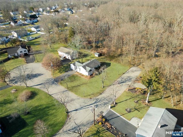 60 White Oak Road, Par-troy Hills Twp., NJ 07054