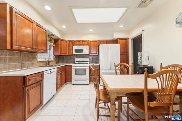 60 White Oak Road, Par-troy Hills Twp., NJ 07054
