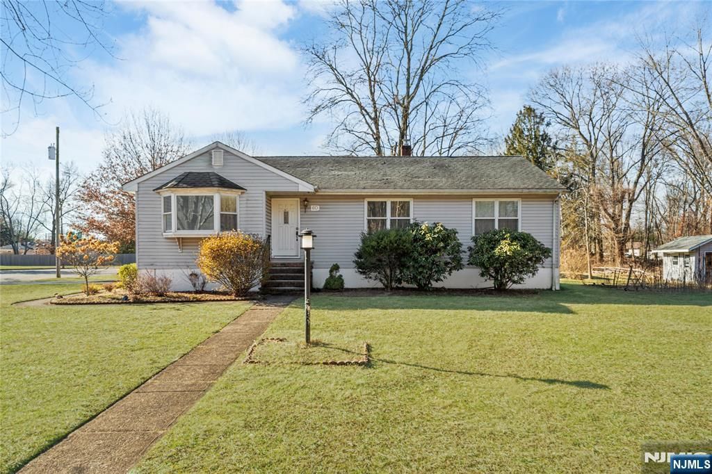 60 White Oak Road, Par-troy Hills Twp., NJ 07054