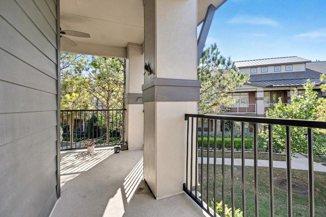 409 Via Regatta Drive, Webster, TX 77598