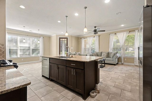 409 Via Regatta Drive, Webster, TX 77598