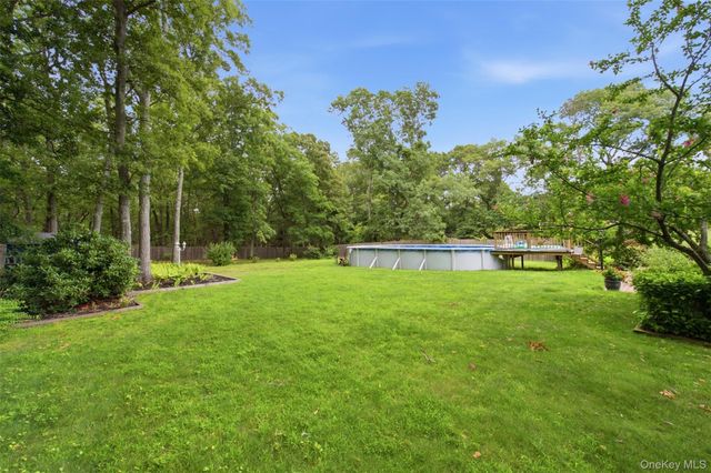 7 Tupelo Street, Manorville, NY 11949