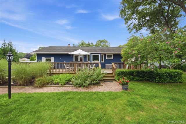 7 Tupelo Street, Manorville, NY 11949