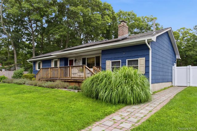 7 Tupelo Street, Manorville, NY 11949