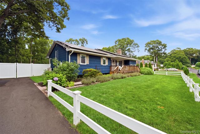 7 Tupelo Street, Manorville, NY 11949