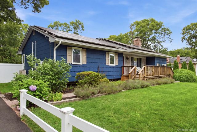 7 Tupelo Street, Manorville, NY 11949