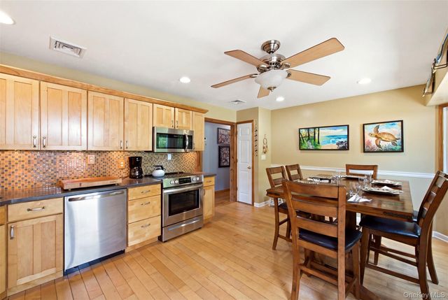 7 Tupelo Street, Manorville, NY 11949